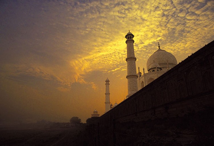 27 Beautiful Sunsets - Taj Mahal in Agra, India.