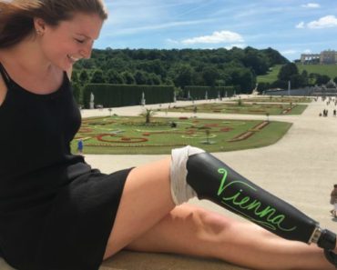 She Bought a Chalkboard Leg and Went on a Trip to Europe. Her Vacation Photos Are the Best Ever!