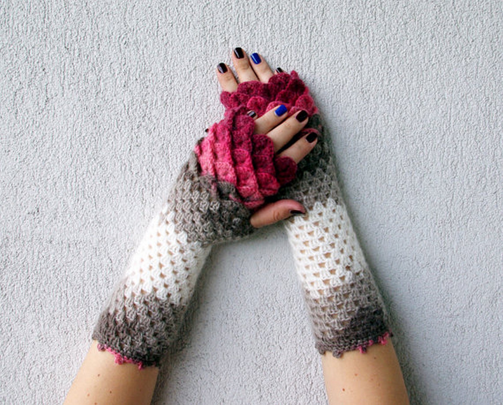 Crochet Dragon Scale Gloves Are All You Need When Winter Is Coming
