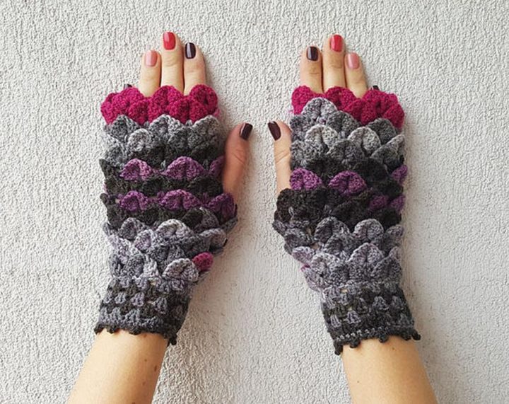 If you prefer shorter gloves that feature more scales, these look gorgeous.