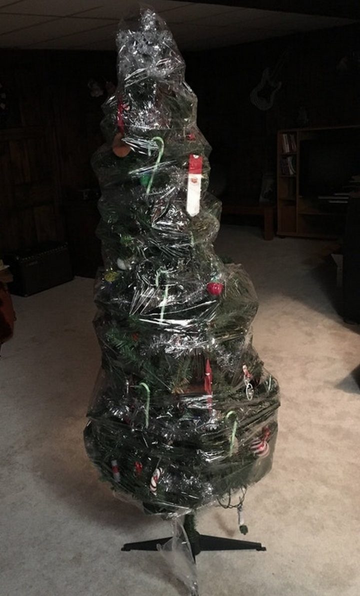 27 Lazy Christmas Decoration Ideas - All ready for next year. Christmas tree life hacks anyone?