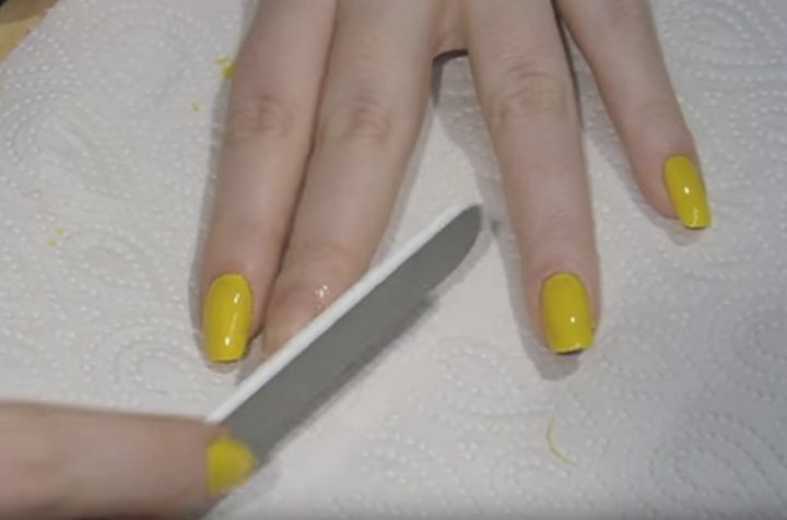 how-to-easily-fix-a-broken-nail-with-a-tea-bag-easy-diy-solution