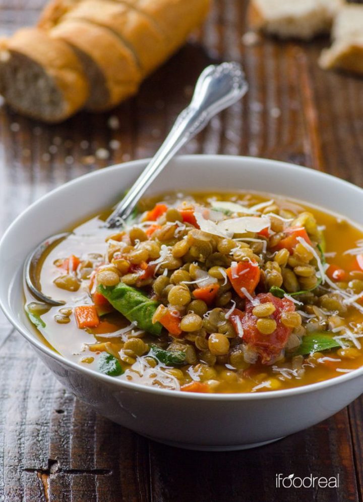 25 Healthy and Delicious Vegetarian Recipes - Spinach Lentil Soup.