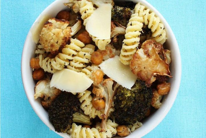 25 Healthy and Delicious Vegetarian Recipes - Parmesan Fusilli with Roasted Chickpeas, Broccoli and Cauliflower.