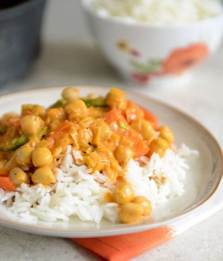 25 Healthy and Delicious Vegetarian Recipes - Easy Chickpea Curry with Coconut Rice.
