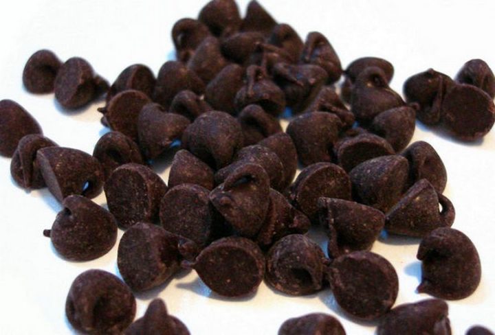 25 Facts About Chocolate - One chocolate chip provides enough energy to walk 150 feet. 1/4 cup will help you walk a mile!