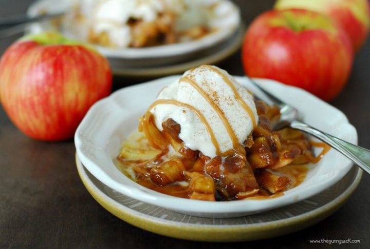 How great does this bloomin' baked apples dessert look?