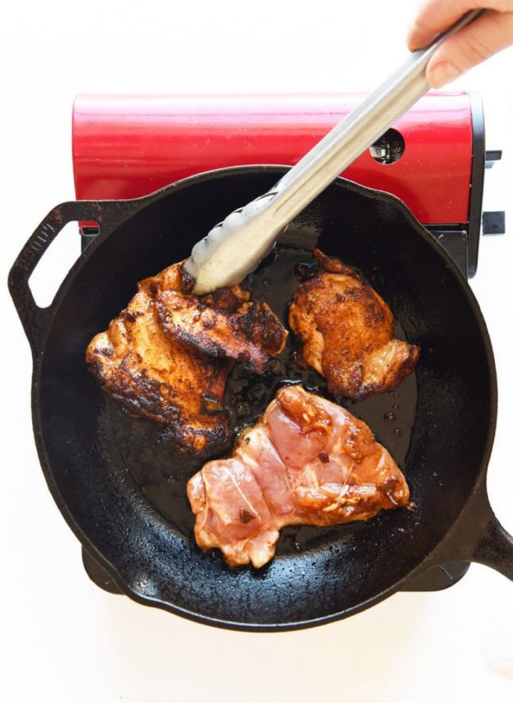Common mistakes in the kitchen - Cooking too much food in a pan.