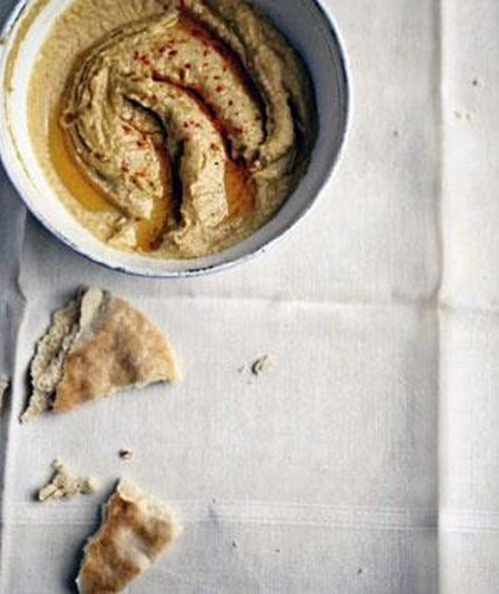 13 Delicious College Student Recipes - Hummus.