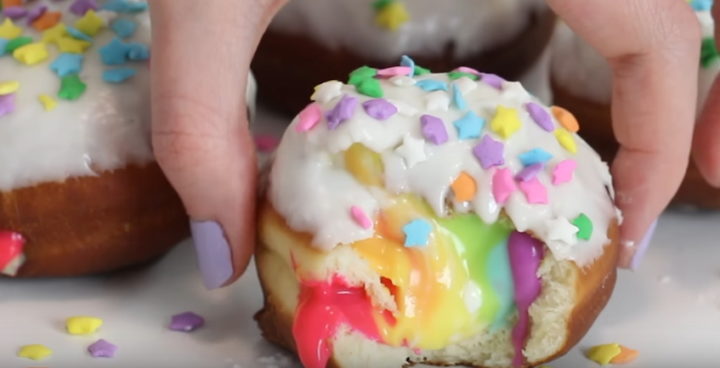 She Filled Doughnuts With Pudding and Made Tasty Rainbow-Filled Donuts!