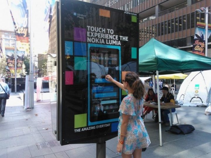 27 Awesome Billboards - Nokia provides an interactive display to experience the features of their Lumia smartphone.