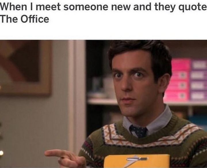 57 Memes divertidos de 'the Office' - Cuando conozco a alguien nuevo y cita 'The Office'.