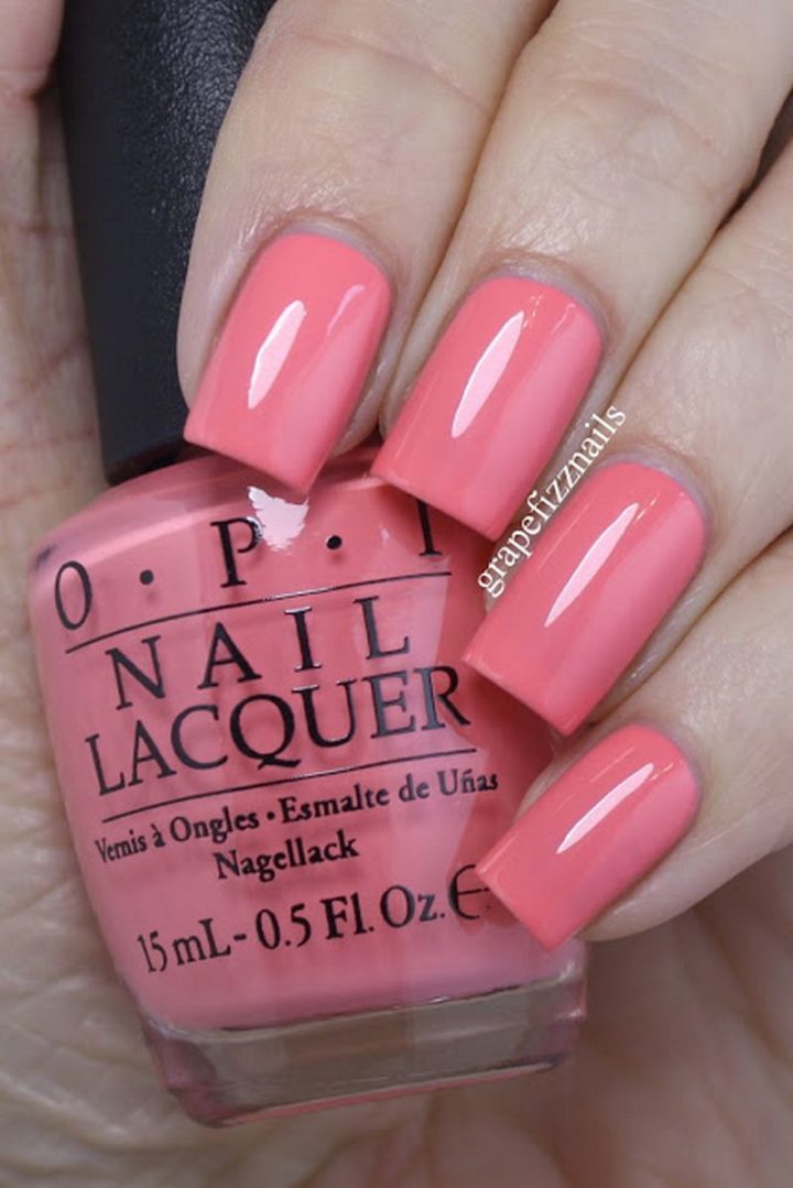 Soft pink manicure that look buttery smooth.