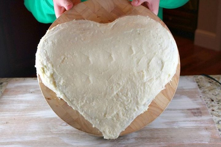 How to make a heart-shaped cake.