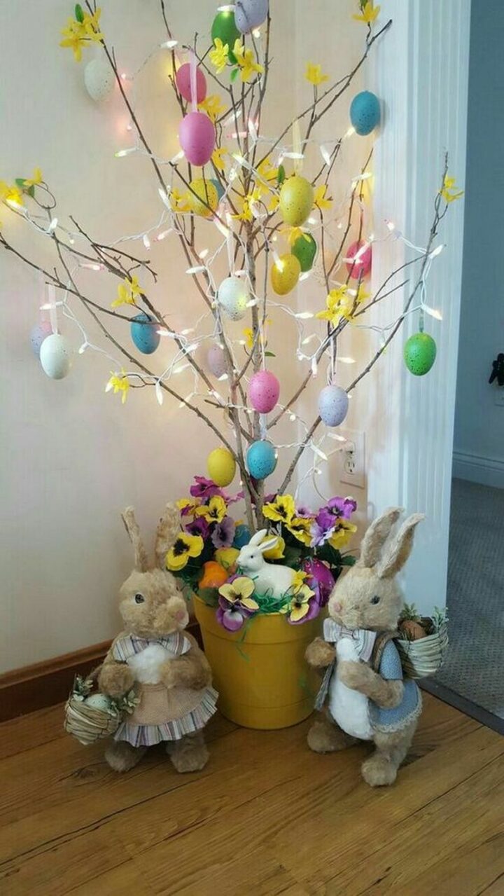Cute bunnies adorn this Easter tree.