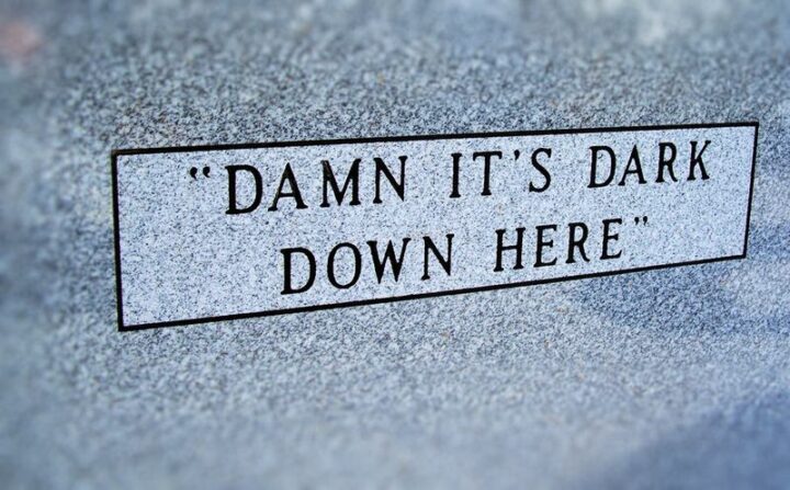 31 Funny Tombstones - "Damn it's dark down here."