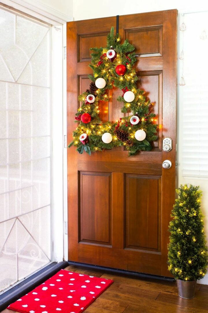 DIY Tree-shaped Wreath.