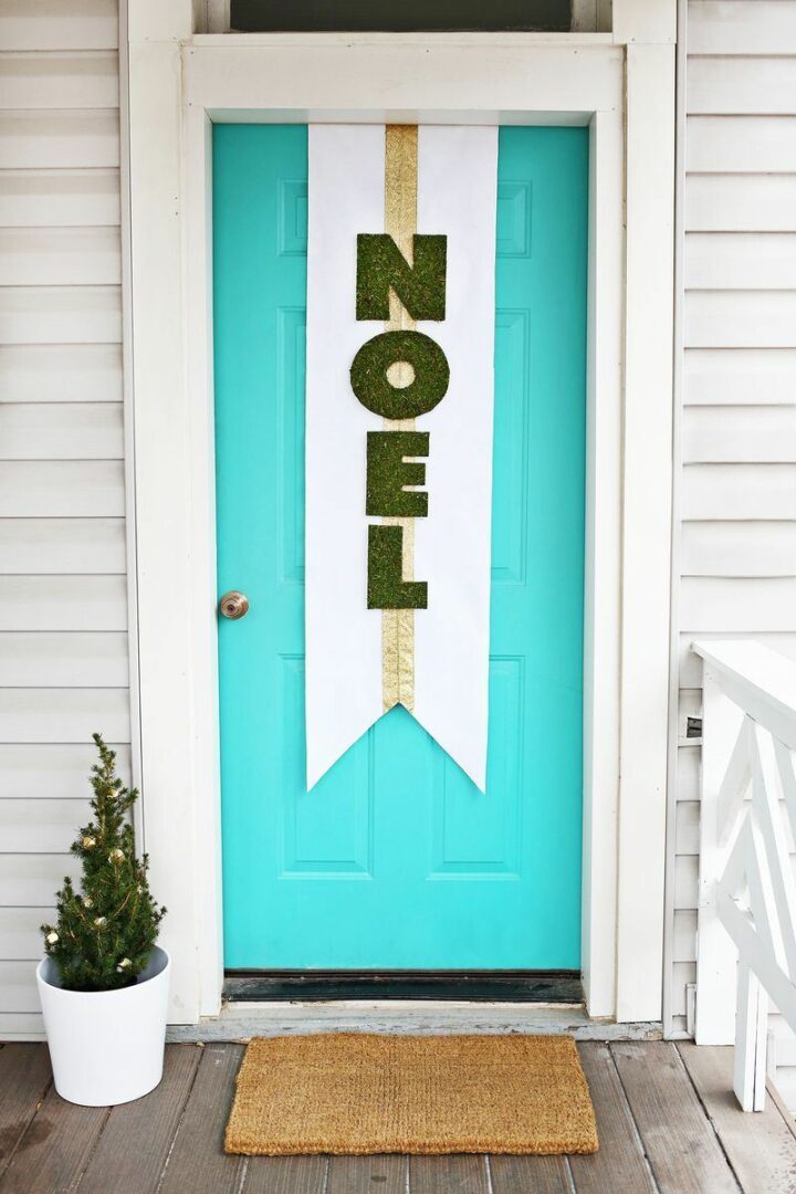 Noel DIY Holiday Door Banner.