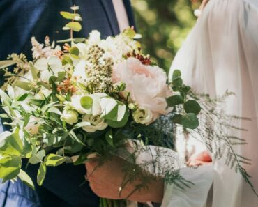 How to Choose the Perfect Flowers for Your Anniversary Celebration